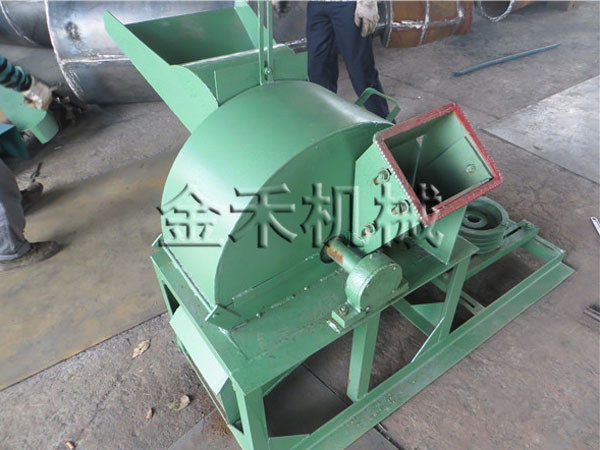 木材粉碎機(jī)客戶試機(jī)現(xiàn)場